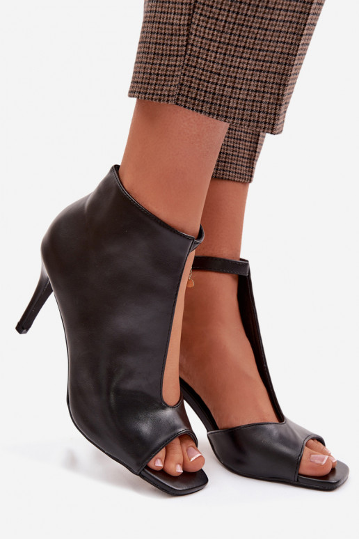 Damensandalen mit dünnen Absätzen schZuarze Farbe Helira