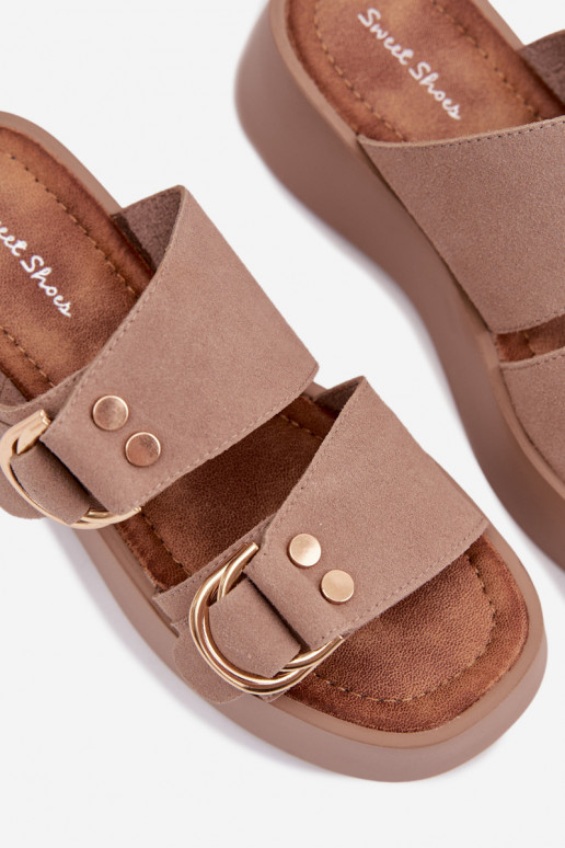 Damenhausschuhe mit einer Plattform Ze goldene Farbemi mit Schnallenmi Beige Nelirae