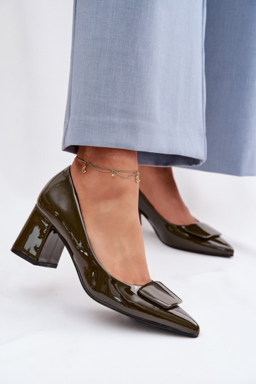 mit Lackeffekt Schuhe mit Absätzen mit Ornamenten Khaki-Farbe-Farbe Isoline