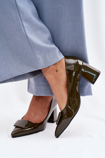 mit Lackeffekt Schuhe mit Absätzen mit Ornamenten Khaki-Farbe-Farbe Isoline 2