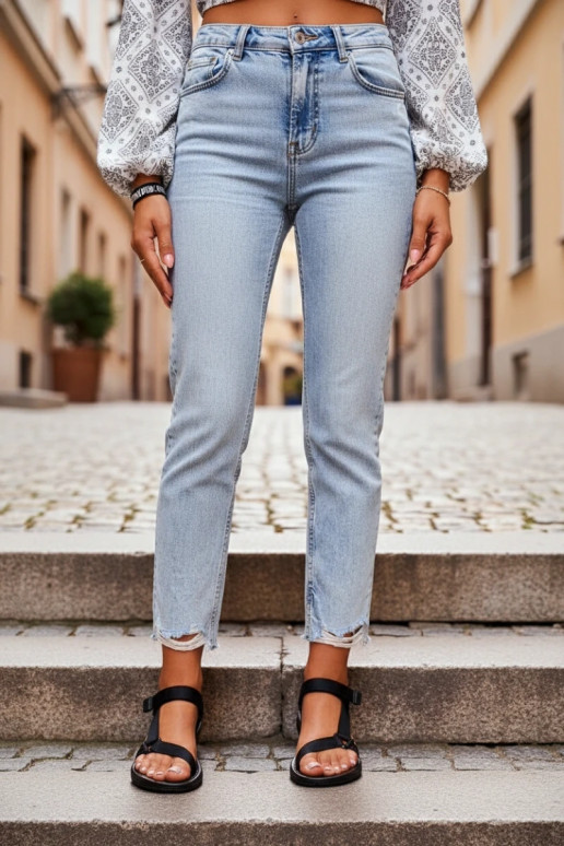 Damensandalen im sportlichen Stil mit Klebeverschlüssen in der Farbe Schwarz von Vilari