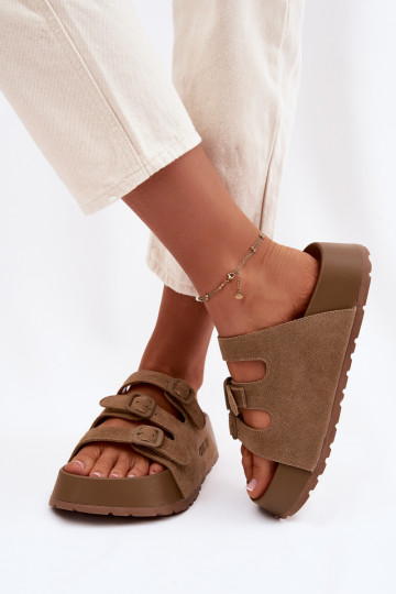 Damenhausschuhe mit einer Plattform mit Streifen Big Star TT274530 braune Farbe