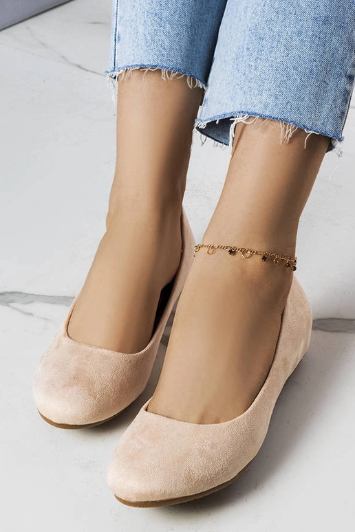 Beige Ballerinas mit niedrigem Keil...