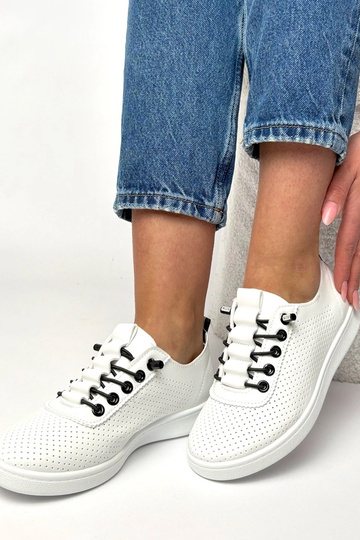 Weiße einlegbare perforierte Sneaker Adèle 2