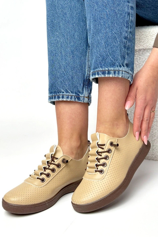 Sandfarbene einlegbare perforierte...