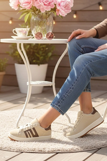 Sandfarbene Alltagssneaker... 2