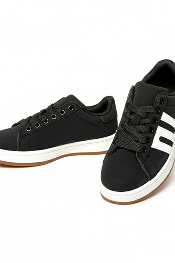 Schwarze Alltagssneaker...