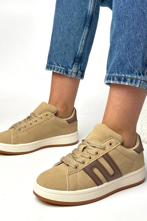 Dunkel-sandfarbene Alltagssneaker...