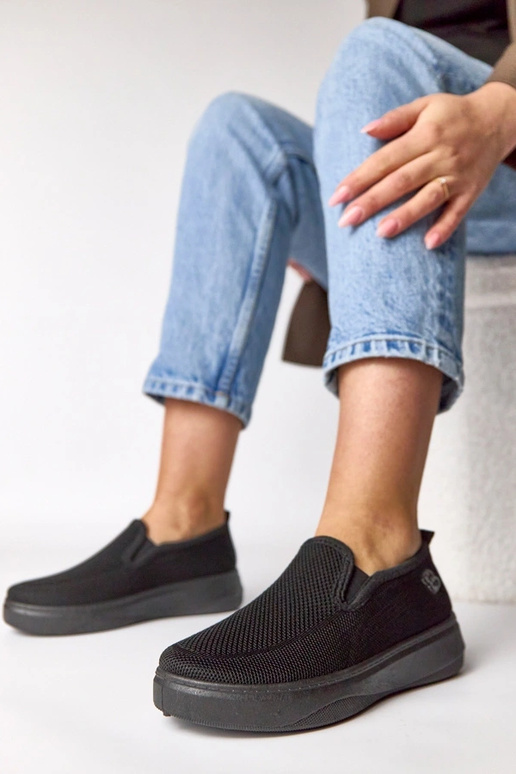 Schwarze textile Sport-Sneaker auf...