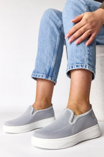 Graue textile Sport-Sneaker auf Plattform Céleste