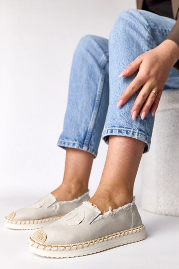 Graue Espadrilles mit...