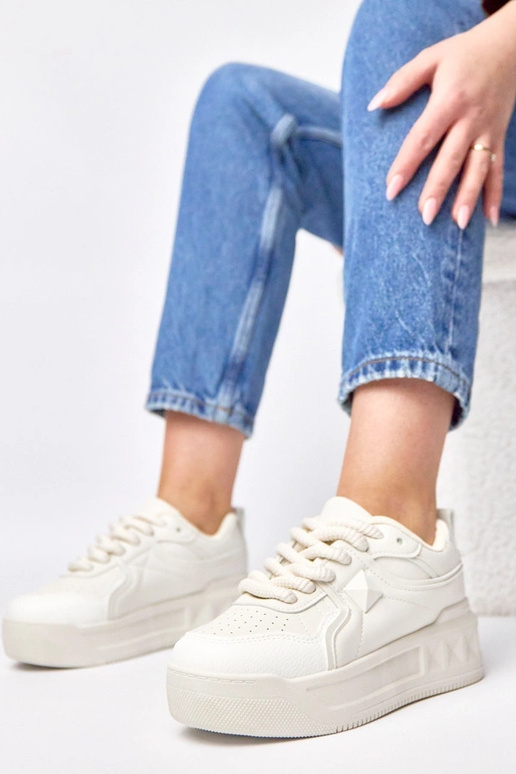 Sandfarbene Sportschuhe mit Plattform...