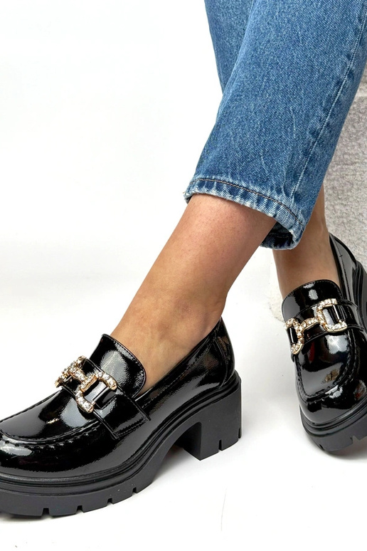 Schwarze lackierte Mokassins mit...
