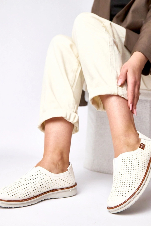 Weiße durchbrochene Halbschuhe Rosa