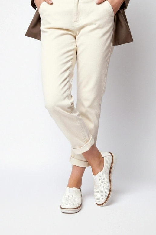 Weiße durchbrochene Halbschuhe Rosa