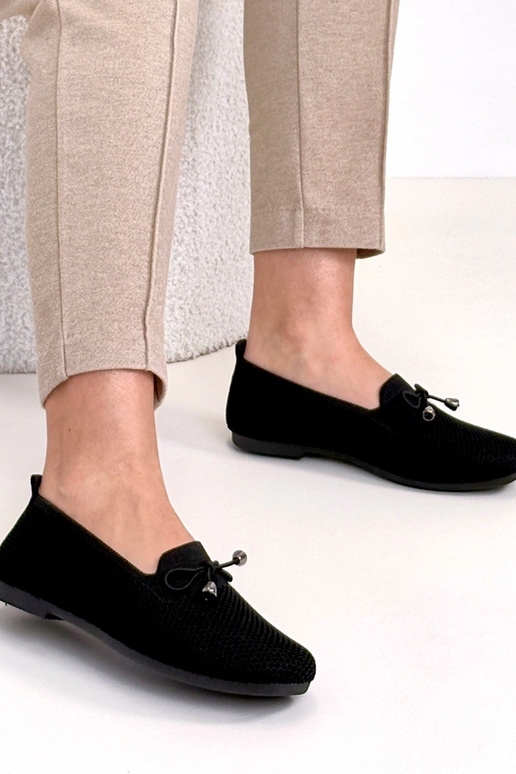 Schwarze Stoff-Mokassins mit Schleife...