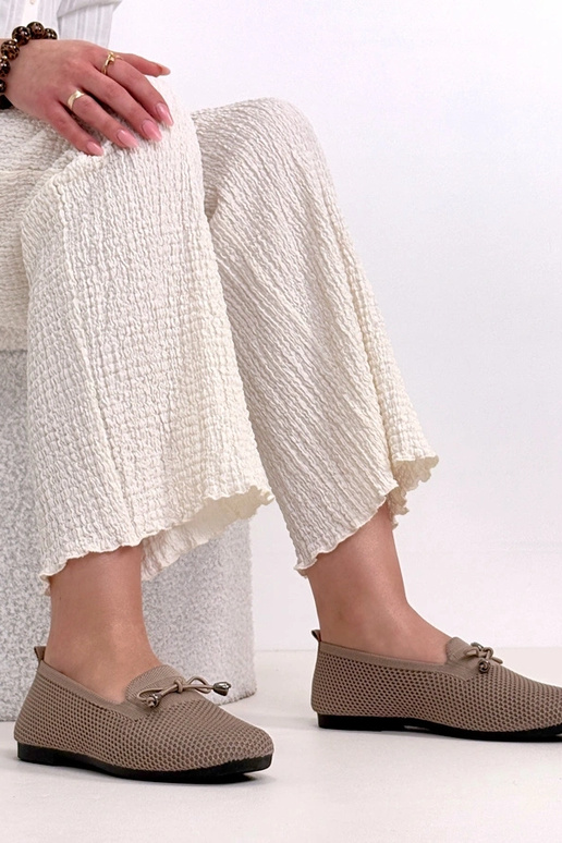 Dunkelsandfarbene Stoff-Mokassins mit...