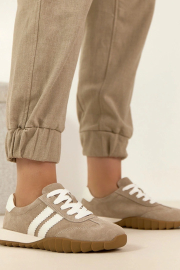Beige Leder-Sportschuhe...