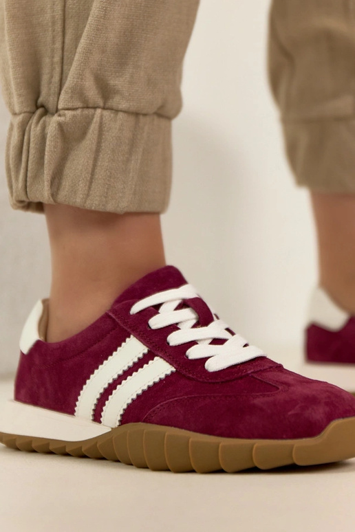 Bordeauxfarbene Leder-Sportschuhe...