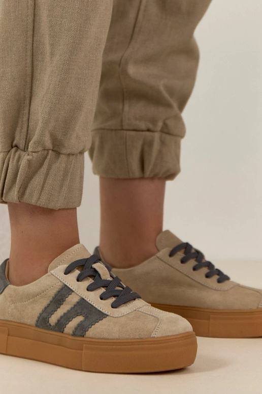 Beige Leder-Sportschuhe mit Plattform...