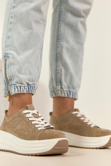 Sandfarbene Leder-Sneaker mit Plateau Filippo