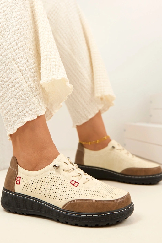 Sandfarbene Lochmuster Halbschuhe...