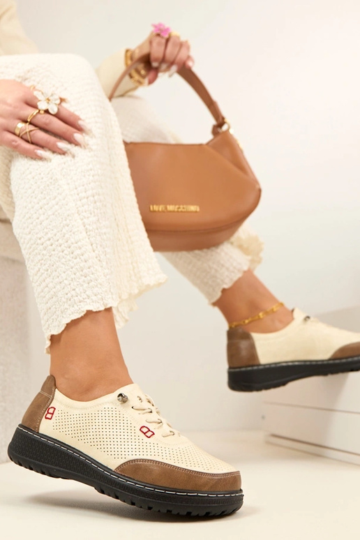 Sandfarbene Lochmuster Halbschuhe...