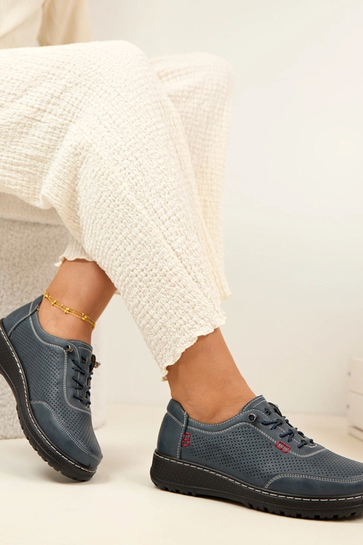 Dunkelblaue Lochmuster Halbschuhe...