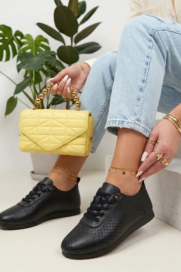 Schwarze Lochmuster...