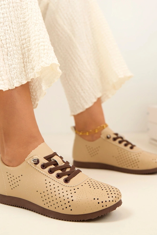 Sandfarbene Lochmuster...