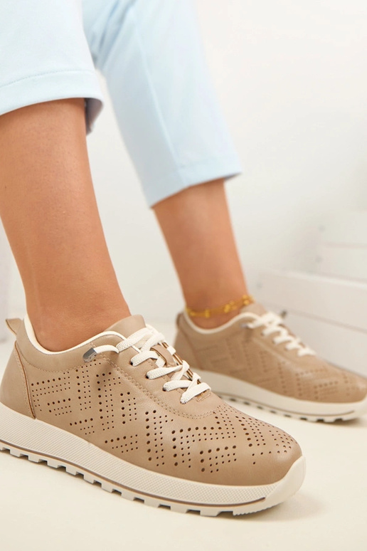 Beige durchbrochene...