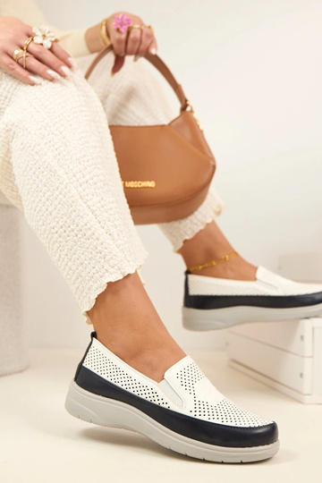 Weiße dunkelblaue...