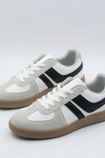 Weiße Herren-Tennisschuhe...