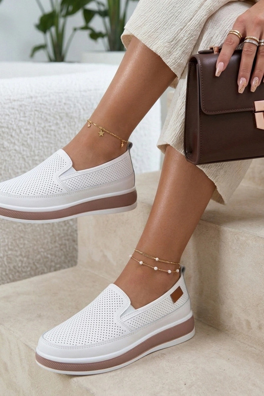 Weiße durchbrochene Leder-Halbschuhe...