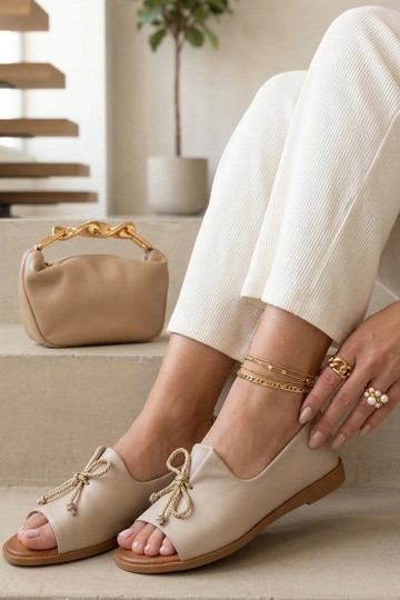 Beige Leder-Ballerinas mit...