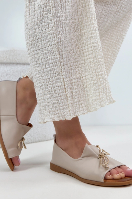 Beige Leder-Ballerinas mit offenem...