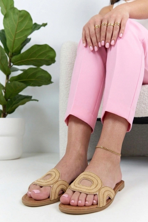 Sandfarbene Clogs mit Strasssteinen Olivia