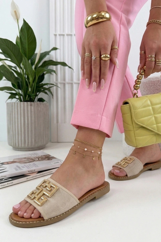 Sandfarbene Pantoletten mit goldener...