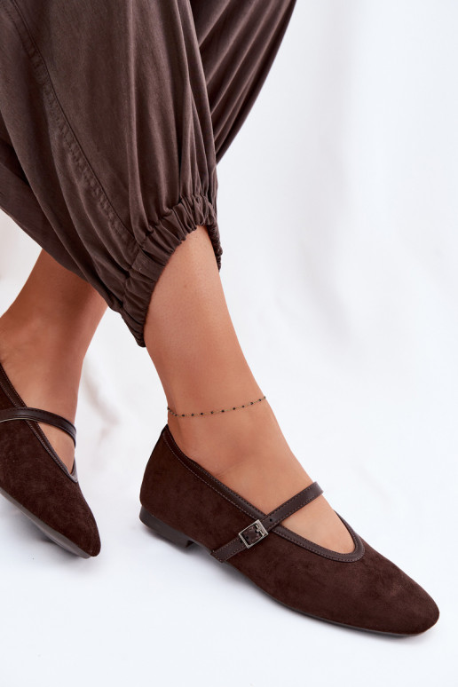 Ballerinas mit Riemen aus Öko-INildlederoZue CzekoladoZue Felora