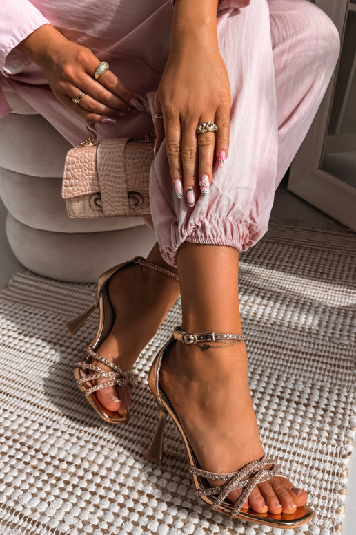 Damensandalen mit Absätzen mit leuchtenden Augen Szampańskie Redira