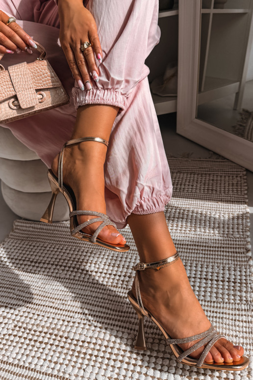 Damensandalen mit Absätzen Ze Zdobionymi Paskami Szampańskie Gedira