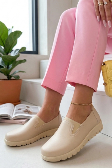 Sandfarbene Halbschuhe mit niedrigem Absatz Isolde 2