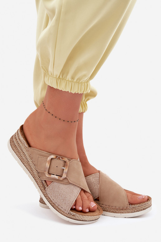 Damenhausschuhe mit einer Plattform dekorieren mit Schnallen Inblu RV000012 braune Farbe