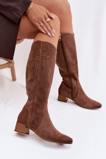 Damen kniehohe Stiefel mit durchbrochenen Elementen und niedrigem Absatz Vinceza 58637 braun