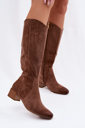 Damen kniehohe Stiefel mit durchbrochenen Elementen und niedrigem Absatz Vinceza 58637 braun 2