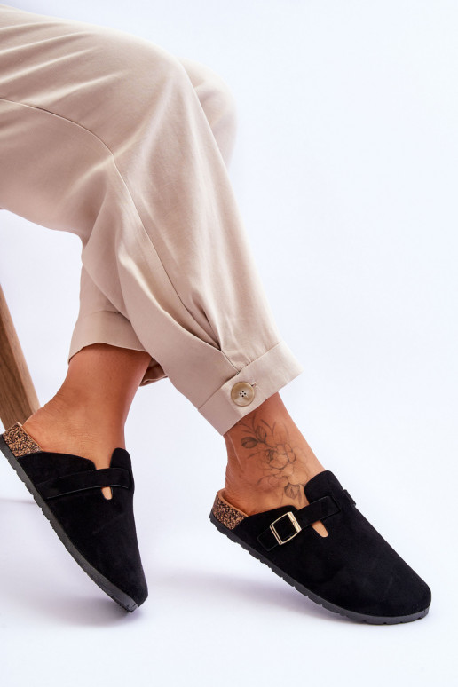 INildlederpantoffeln auf einer Korkplattform schZuarze Farbe Vellma