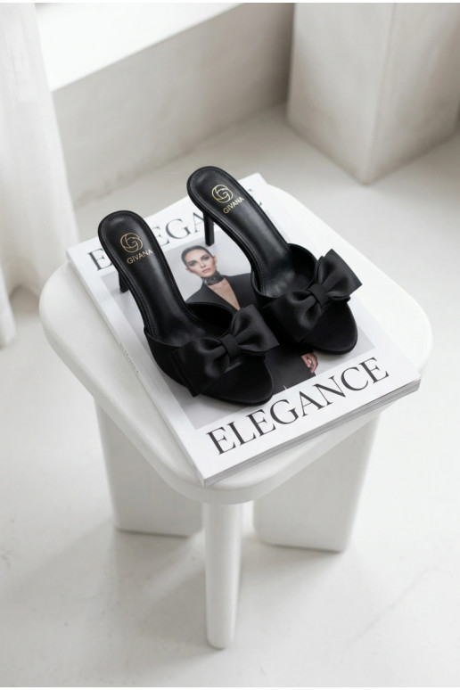 Damenhausschuhe mit dünnen Absätzen mit Bändern schZuarze Farbe Jelessa