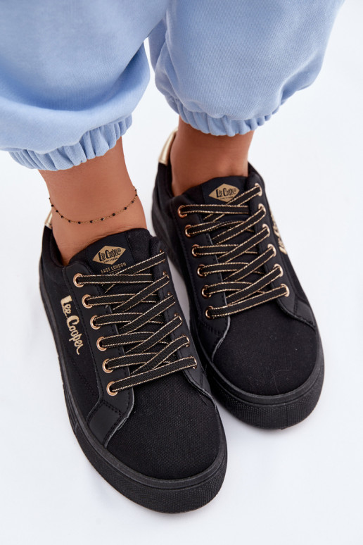 Freizeitschuhe mit einer Plattform Lee Cooper LCIN-26-44-4476 schZuarze Farbe
