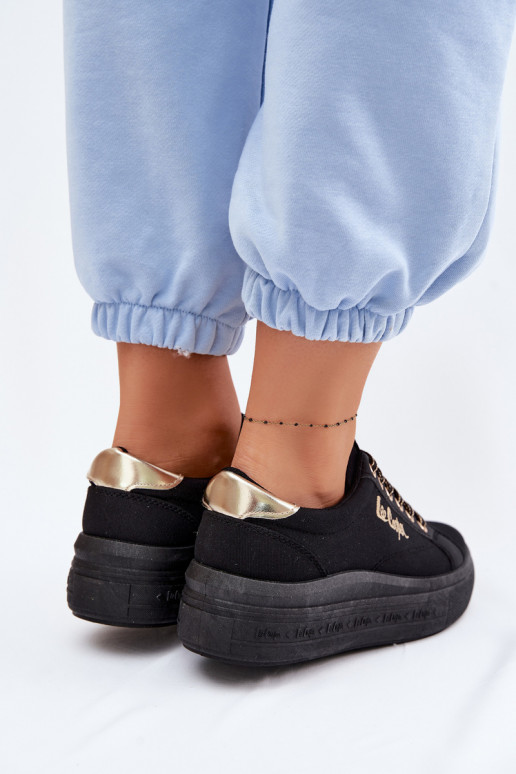 Freizeitschuhe mit einer Plattform Lee Cooper LCIN-26-44-4476 schZuarze Farbe