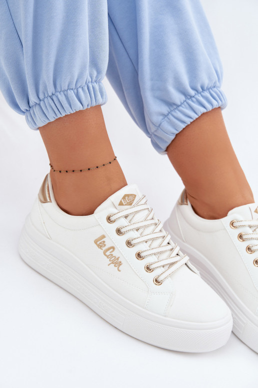 Freizeitschuhe mit einer Plattform Lee Cooper LCIN-26-44-4478 Zueiße Farbe